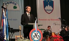 Lojze Peterle, predsednik osamosvojitvene vlade (foto Gregor Pohleven) koevje.jpg - 44.99 Kb